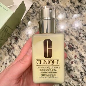Clinique Dramatically Different Moisturizing Gel - Cream